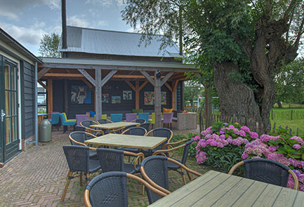 Terras Groepsaccommodatie aan het water